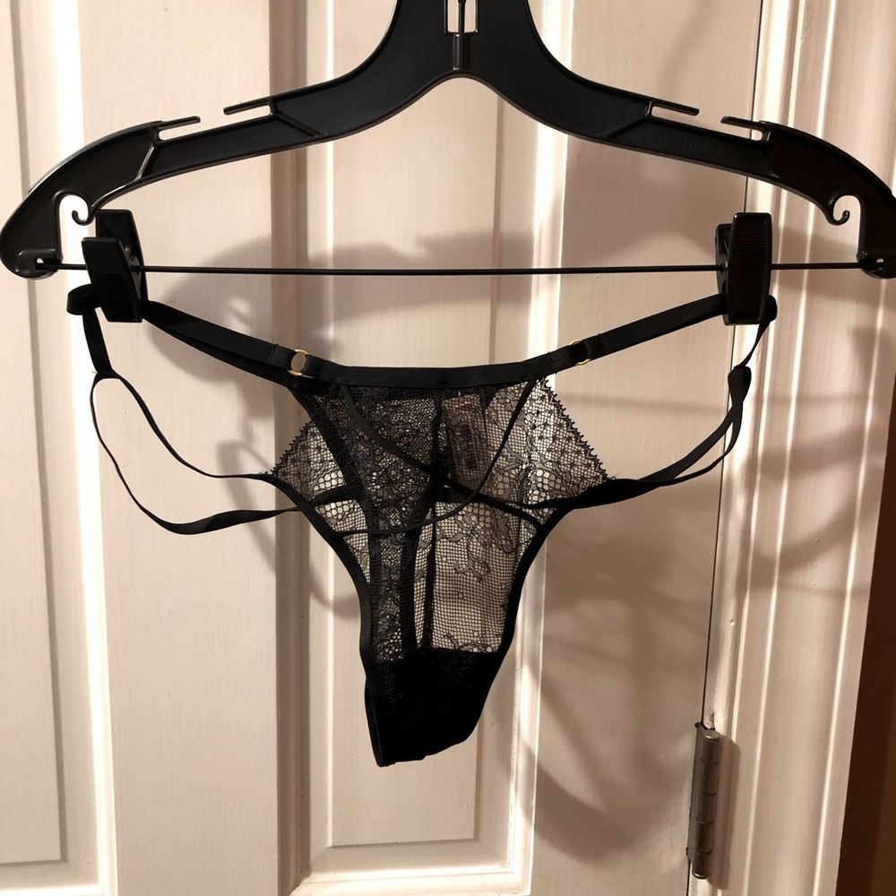 NWT Victoria’s Secret strappy thong
